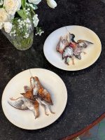 Porcelāna , sienas šķīvji ar medījumiem, vidēja izmēra, pieejami 2gab (6332)