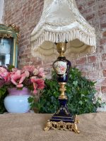 Maza Porcelāna Galda Lampa ar Zelta Krāsas Metāla Detaļām (3245) - Image 4