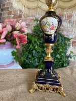 Maza Porcelāna Galda Lampa ar Zelta Krāsas Metāla Detaļām (3245) - Image 5