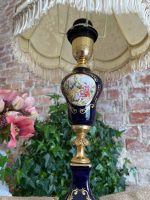 Maza Porcelāna Galda Lampa ar Zelta Krāsas Metāla Detaļām (3245) - Image 7