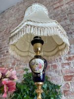 Maza Porcelāna Galda Lampa ar Zelta Krāsas Metāla Detaļām (3245) - Image 6