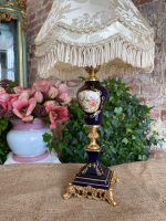 Maza Porcelāna Galda Lampa ar Zelta Krāsas Metāla Detaļām (3245) - Image 3