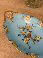 Ekskluzīvs antīks Limoges (VELIV) porcelāna ovālais trauks "Brīnumputns dārza ziedos" — Francija, ap 1900. gadu (Skaistais laikmets / Belle Époque), vidēja izmēra (6168) - Image 3