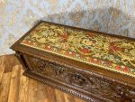 Renesanses Cassone Koka Lāde ar Putti Kokgriezumiem un Needlepoint Gobelēnu — Neo-Renesanse, Itālija, 19.gs. (287) - Image 2
