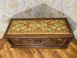 Renesanses Cassone Koka Lāde ar Putti Kokgriezumiem un Needlepoint Gobelēnu — Neo-Renesanse, Itālija, 19.gs. (287) - Image 4