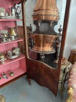 Antīka koka vitrīna ar intarsijām un bronzas detaļām — Luija XV stilā (Antique Louis XV Style Marquetry Vitrine Cabinet) (4984) - Image 27
