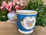 Porcelāna Kašpo, Puķu Pods ar Zelta Krāsas Galvām un Ziedu Detalizācija (3246) - Image 2