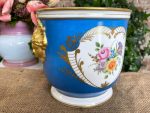 Porcelāna Kašpo, Puķu Pods ar Zelta Krāsas Galvām un Ziedu Detalizācija (3246) - Image 8