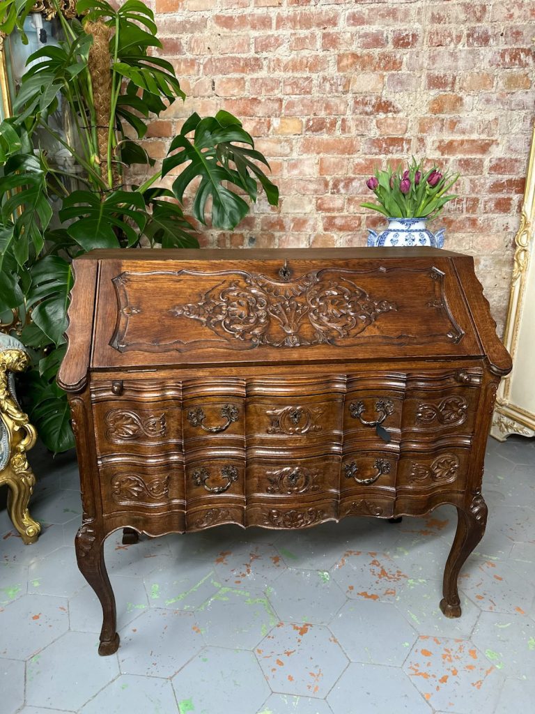 Louis XV sekretær med klap og udskæringer - Fransk provins, ca.