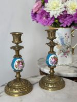 Neliela Izmēra Svečturu Pāris ar Porcelāna Detalizāciju (5089)