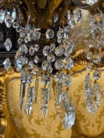 Grezna antīka bronzēta misiņa un kristālu astoņu spuldžu lustra ar eņģeļu figūrām — baroka stilā, (Antique baroque brass and crystal eight arm chandelier with angels) (5846) - Image 16