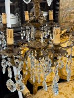 Grezna antīka bronzēta misiņa un kristālu astoņu spuldžu lustra ar eņģeļu figūrām — baroka stilā, (Antique baroque brass and crystal eight arm chandelier with angels) (5846) - Image 17