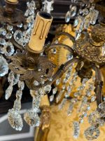 Grezna antīka bronzēta misiņa un kristālu astoņu spuldžu lustra ar eņģeļu figūrām — baroka stilā, (Antique baroque brass and crystal eight arm chandelier with angels) (5846) - Image 18