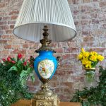 Porcelāna lampa ar bronzu, vidēja izmēra (3879)