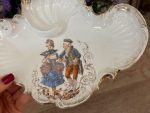 Ekskluzīvs antīks Sèvres stila porcelāna un apzeltītas bronzas trauks "Galantā aina" — Francija, ap 1900. gadu (Belle Époque periods)(6146) - Image 8