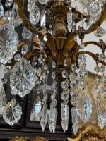 Grezna antīka bronzēta misiņa un kristālu astoņu spuldžu lustra ar eņģeļu figūrām — baroka stilā, (Antique baroque brass and crystal eight arm chandelier with angels) (5846) - Image 19