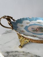 Porcelāna Trauks ar Greznu Bronzas Detalizāciju, Vidēja Izmēra (5110) - Image 6