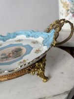 Porcelāna Trauks ar Greznu Bronzas Detalizāciju, Vidēja Izmēra (5110) - Image 4