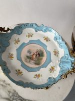 Porcelāna Trauks ar Greznu Bronzas Detalizāciju, Vidēja Izmēra (5110) - Image 5