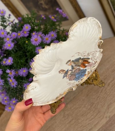 Antik Sèvres-stil porcelæns- og forgyldt bronzeskål "Gallant Scene" – Frankrig