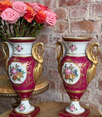 Empire stil porcelænsvaser, rød, blomstermotiv, mellem størrelse, tilgængelig