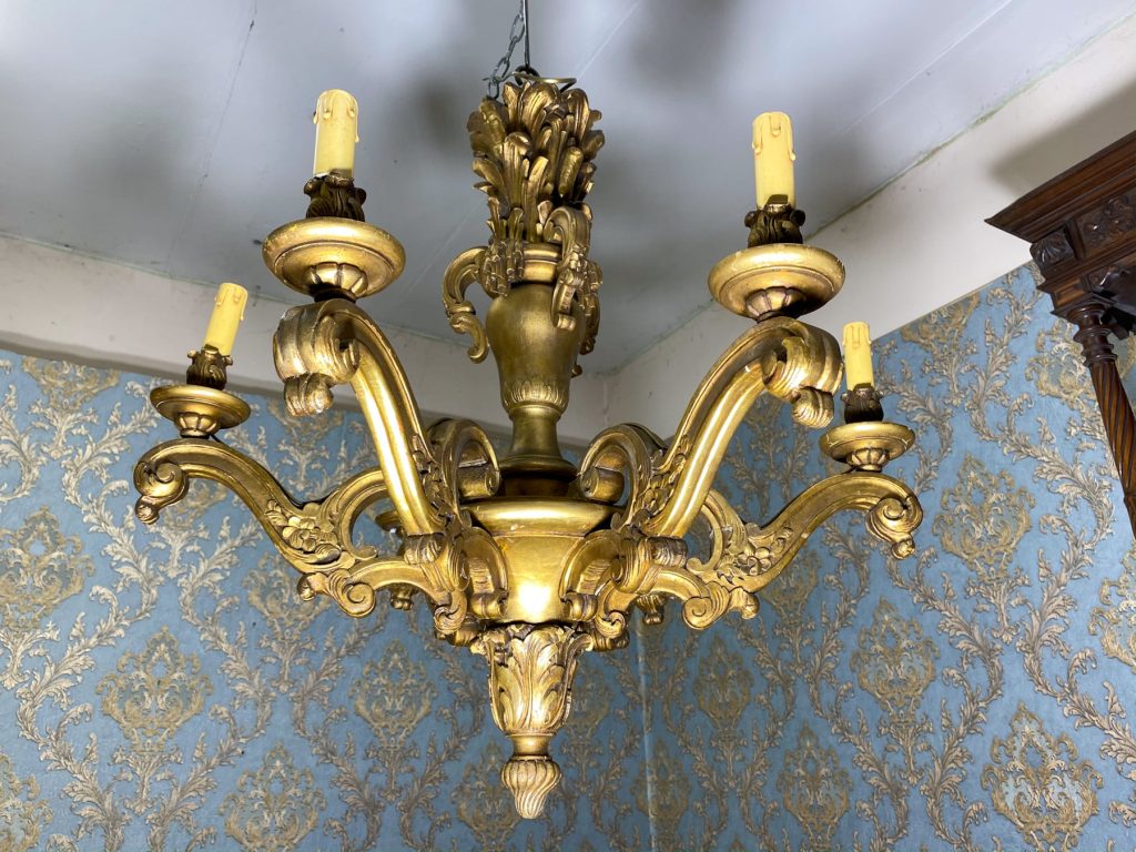 Træ loftlampe, guldfarvet med fine træudskæringer (288)