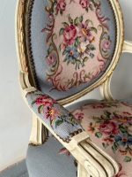 Izsmalcināti krēsli ar gobelēnu un roku balstiem — Luija XVI stilā (French Louis XVI Style Tapestry Armchairs) (5111) - Image 18