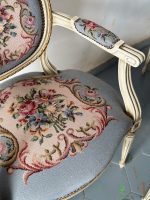 Izsmalcināti krēsli ar gobelēnu un roku balstiem — Luija XVI stilā (French Louis XVI Style Tapestry Armchairs) (5111) - Image 11