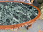 Antīks ozolkoka kafijas galdiņš ar zaļu marmora virsmu — Luija XV stilā (antique oval marble coffee table) (6418) - Image 5