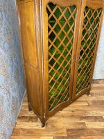 Ozolkoka Vitrīna ar Zaļo Rūtaino Stiklu — Luija XV / Art Nouveau, Francija, ap 1890.–1910. (549) - Image 6