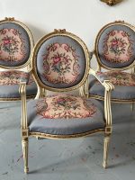 Izsmalcināti krēsli ar gobelēnu un roku balstiem — Luija XVI stilā (French Louis XVI Style Tapestry Armchairs) (5111) - Image 3