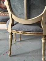 Izsmalcināti krēsli ar gobelēnu un roku balstiem — Luija XVI stilā (French Louis XVI Style Tapestry Armchairs) (5111) - Image 20