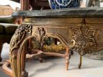Antīks misiņa kafijas galdiņš ar zaļu marmora virsmu — Luija XV stilā (heavy brass green marble coffee table) (6383) - Image 6
