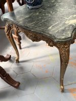 Antīks misiņa kafijas galdiņš ar zaļu marmora virsmu — Luija XV stilā (heavy brass green marble coffee table) (6383) - Image 7