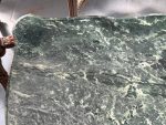 Antīks misiņa kafijas galdiņš ar zaļu marmora virsmu — Luija XV stilā (heavy brass green marble coffee table) (6383) - Image 15