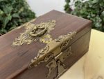 Antīka koka lāde ar bronzas apkalumiem un velvetu — historisma stilā - antique wooden jewelry box bronze accents velvet (4446) - Image 12