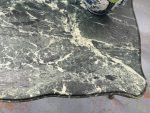 Antīks misiņa kafijas galdiņš ar zaļu marmora virsmu — Luija XV stilā (heavy brass green marble coffee table) (6383) - Image 5