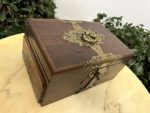 Antīka koka lāde ar bronzas apkalumiem un velvetu — historisma stilā - antique wooden jewelry box bronze accents velvet (4446) - Image 11