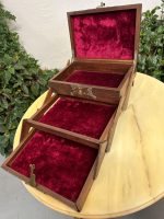 Antīka koka lāde ar bronzas apkalumiem un velvetu — historisma stilā - antique wooden jewelry box bronze accents velvet (4446) - Image 3
