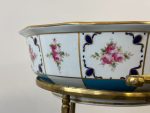 Antīks porcelāna mazgājamās bļodas un krūzes komplekts uz misiņa statīva (5088) - Image 19