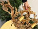 Stor taklampe i tre og metall, gullfarget, middels vekt (4436) - Bilde 9