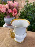 Maza Izmēra "Limoge" Porcelāna Vāze ar Zelta Krāsas Galvām (3253) - Image 3