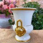 Maza Izmēra "Limoge" Porcelāna Vāze ar Zelta Krāsas Galvām (3253)