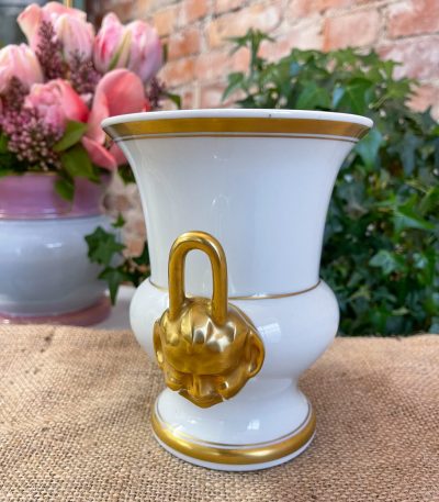 Lille Limoges porcelænsvase med guldfarvede hoveder
