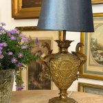 izsmalcināta bronzas lampa, vidēja izmēra, 1 spuldzei (6129)