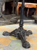 Autentisks franču bistro galdiņš uz čuguna kājas — klasiskā Monmartras stilā, (Antique French bistro table with cast iron base) (6421) - Image 5