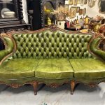 Zaļš, Ādas, Chesterfield Stila Dīvāns-Sofa, Liela Izmēra, Ideālā Stāvoklī (4295)