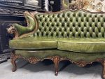 Zaļš, Ādas, Chesterfield Stila Dīvāns-Sofa, Liela Izmēra, Ideālā Stāvoklī (4295) - Image 2