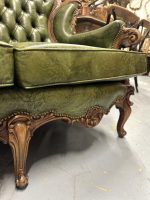 Zaļš, Ādas, Chesterfield Stila Dīvāns-Sofa, Liela Izmēra, Ideālā Stāvoklī (4295) - Image 11