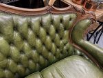 Zaļš, Ādas, Chesterfield Stila Dīvāns-Sofa, Liela Izmēra, Ideālā Stāvoklī (4295) - Image 20